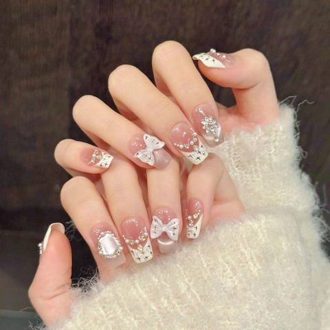 Handgefertigte Französische Katzenauge Aufklebbare Nägel Mit Schleife Strass Künstliche Perle Dekor Cremeweiß Nude Rosa Luxus Elegante Falsche Nägel