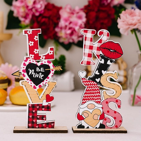 Valentinstag Tischornament Aus Holz Romantisch LOVE KISS Buchstabenschild Herz Gnom Blumiges Desktop Dekor Für Zuhause