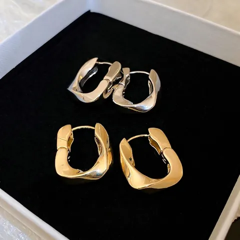Pendientes De Aro Geométricos Retorcidos En Forma De U De Cobre Chapado En Oro Real Para Mujer Con Poste De Plata Estilo Moderno