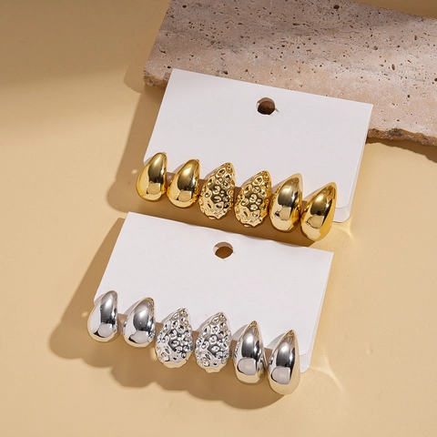 Orecchini A Lobo Goccia D Acqua Martellato E Liscio Metallico Con Perno In Argento Gioielli Di Moda Per Donna