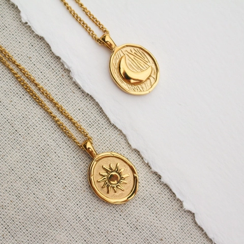 Himmlische Runde Münze Sonne Mond Anhänger Halskette Vintage Edelstahl 18K Vergoldeter Schmuck Für Frauen