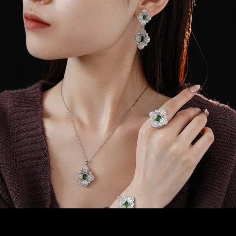 Blumen Halskette Ohrringe Ring Armband Kupfer Mit Zirkon Grüner Edelstein Und Silberner Ohrstecker Elegant Luxus