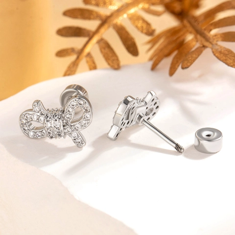 Vlinder Strik Zirkonia Oorbellen Met Titanium Stalen Oorpunt Schroefsluiting Kraakbeen Studs Voor Dames