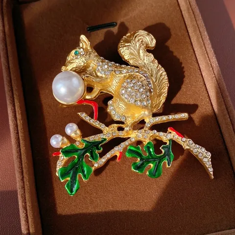 Spilla Scoiattolo Lega Placcata Oro Strass Perla Artificial Smalto Foglia Gioielli Animali Vintage Per Donna Elegante