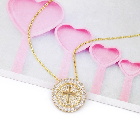 Collana Con Ciondolo A Croce Rame Placcato Oro 18K Zircone Disco Rotondo Cavo Taglio Baguette Gioielli Religiosi Lusso Per Donna