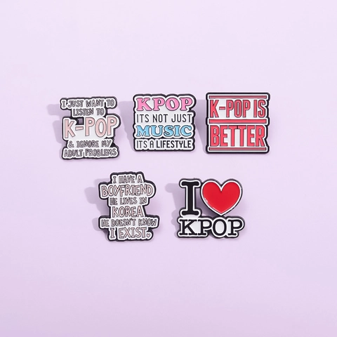 K-Pop Thema Legierung Emaille Brosche Pin Herz Buchstaben Druck Metall Abzeichen Für Musikfans Kleidung Rucksack Deko Schmuck