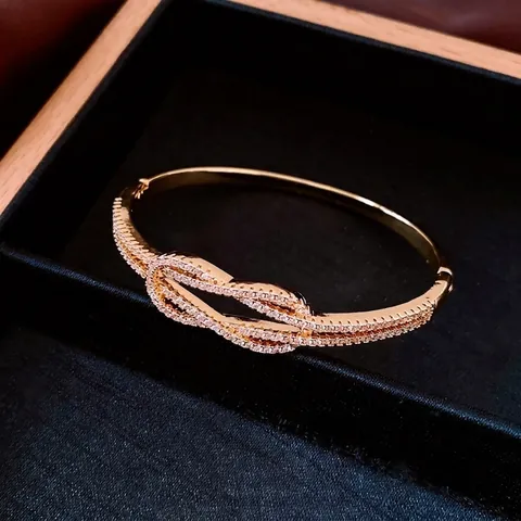 Knoten Armreif Für Damen 18K Vergoldetes Kupfer Pavé Zirkonia Hohl Unendlich Design Mode Luxus Armband