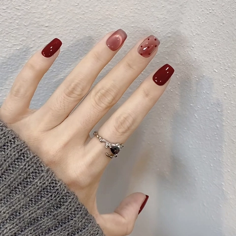 Uñas Postizas De Terciopelo Rojo Ojo De Gato Polka Dot Retro Corto Cuadrado De Plástico ABS Para Mujeres Con Pegamento