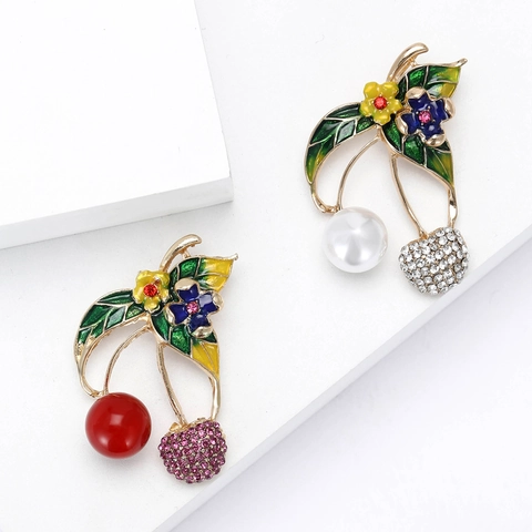Fashion Alloy Rhinestone Cherry Brooch With Enamel Leaf Artificial Pearl Jewelry Pin For Women Sweater Cardigan Decoration