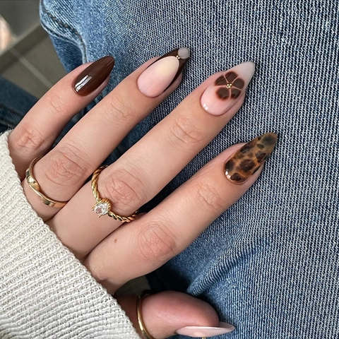Faux Ongles Amande Imprimé Léopard Fleurs French Tips Brillant Mocha Brun Ongles Artificiels Pour Femmes