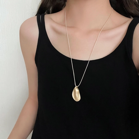 Matte Legierung Blatt Anhänger Halskette Retro Lange Pullover Kette Für Frauen Minimalistischer Metallschmuck
