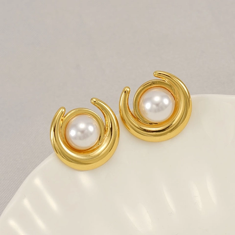 Boucles D'oreilles Puces Künstliche Perle En Forme De C Pour Femmes Acier Inoxydable Plaqué Or 18K Demi-Lune Style Français Bijoux Élégants