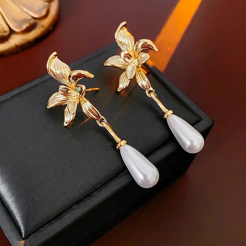 Blumen Künstliche Perlen Ohrstecker Damen Mit Silbernem Ohrstift Wassertropfen Elegant Französisch Retro 14K Vergoldeter Schmuck