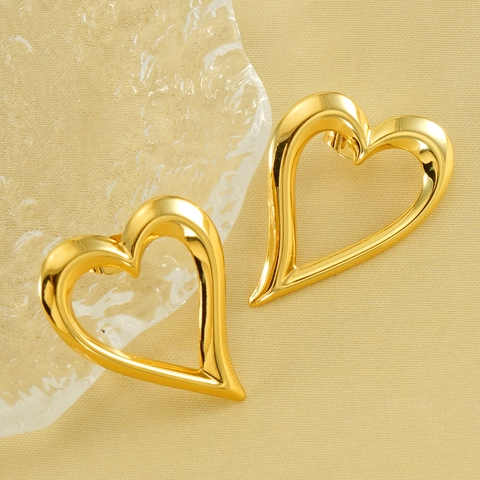 Pendientes de Botón de Corazón Hueco Vintage para Mujer Chapados en Oro 18K Acero de Titanio Minimalistas en Forma de Corazón