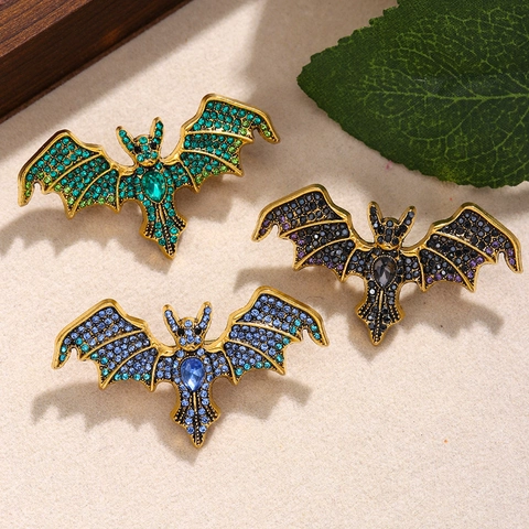 Vintage Bat Brooch Alloy Rhinestone Gothic Animal Chest Pin Halloween Party Jewelry For Women Men Retro Style Accessory
