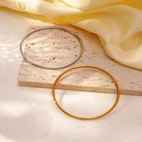 Bracciale Rigido Minimalista in Acciaio Inossidabile per Donna Placcato Oro 18K Bracciale Tondo Lucido Gioielli di Moda Regalo