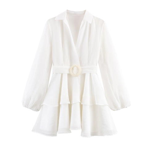 Elegante Abito Corto Bianco A Maniche Lunghe Colletto POLO Gonna A Balze A Strati Con Cintura Con Fibbia Di Perla Artificial