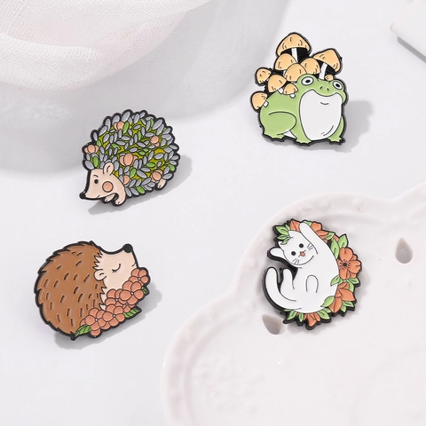 Cartoon Tier Legierung Brosche Süße Igel Katze Frosch Pilz Emaille Pins Für Kleidung Hut Rucksack Dekorative Abzeichen Pins