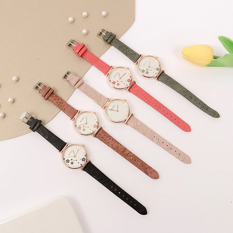 Montre Quartz Femme Mode Rétro Bracelet Cuir PU Boîtier Alliage Strass Cadran Trèfle Montre Analogique Pour Dames
