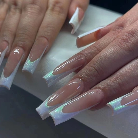 Faux Ongles Long Coffin French Shimmer Nude Rose Künstliche Perle Pointes Blanches Paillettes Ongles Artificiels Femmes