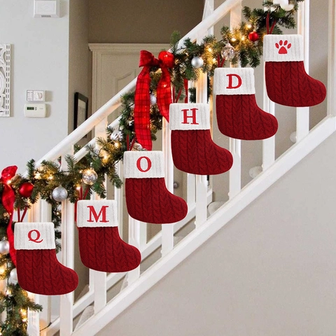 Chaussette De Noël En Tricot Rouge Blanc Lettre Initiale Broderie Flocon Empreinte De Patte Ornement Suspendu Décor