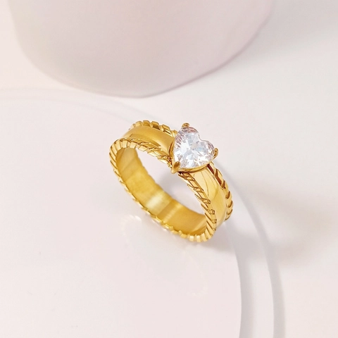 Luxury Titanium Steel Heart Zirconia Ring For Women Gold Plated Elegant Minimalist Geometric Fashion Jewelry Finger Ring