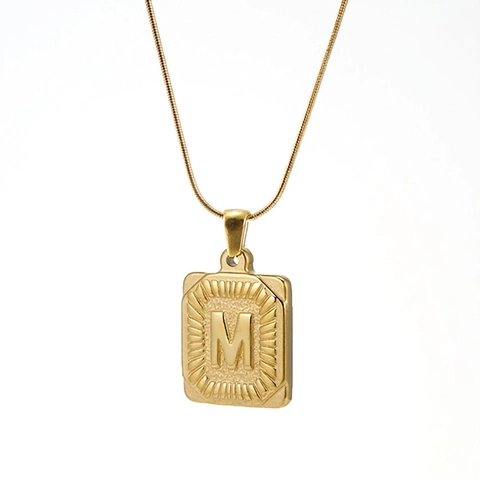 Collar Con Colgante De Letra Inicial De Acero Inoxidable Chapado En Oro De 18K Rectangular Textura Solar Cadena Serpiente
