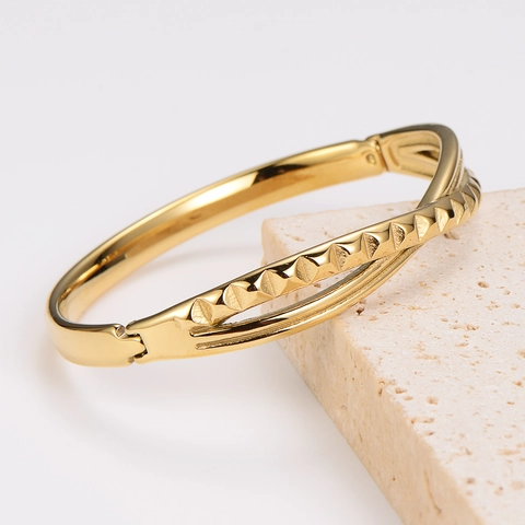 Hip Hop Style Stainless Steel Twisted Knot Bangle For Women Fashion Electroplated Geometric Metal Cuff Bangle Elegant Jewelry Accessory Gift