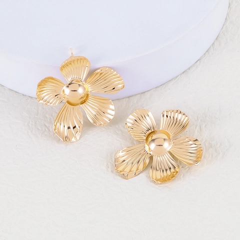 Vintage Gold Alloy Flower Stud Earrings Exaggerated Floral Textured Metallic Jewelry For Women Commuting Style