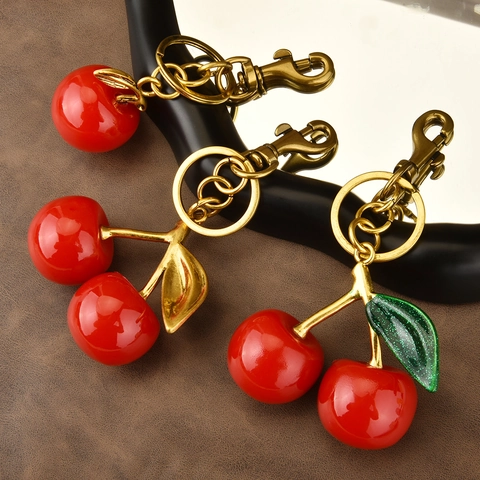 Porte-Clés Fruit Cerise Pomme Résine Alliage Charme De Sac Pendentif Pour Femmes Filles Plaqué Or Style Ins Élégant