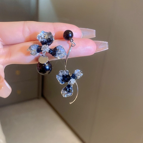 Gothic Asymmetric Flower Dangle Earrings With Faux Artificial Pearl And Crystal Alloy Material For Women With Silver Earring Post