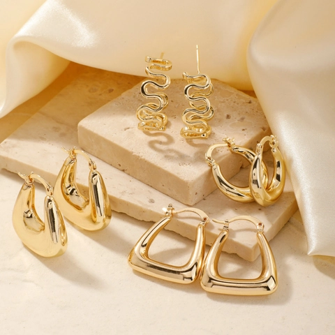 Mode Vergoldet Kupfer Zirkonia Ohrringe U-Förmige Geometrische Wellen Hoop Ohrringe Elegante Pendler Schmuck Zubehör Für Damen