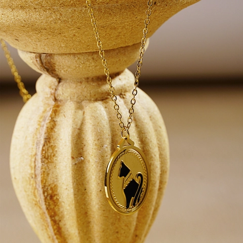 Collana con Ciondolo a Forma di Gatto Egiziano Bastet in Acciaio Inossidabile Vintage Gioielli Animalier in Smalto Nero per Donna Uomo