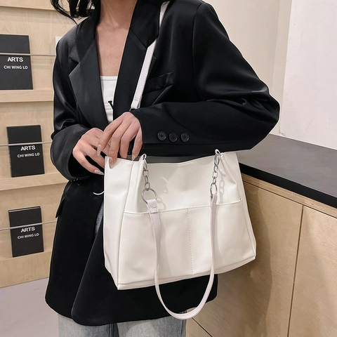 Borsa Tote Da Donna Grande Capacità Pelle PU Con Tracolla A Catena Metallica Tasche Frontali Borsa A Spalla Minimalista