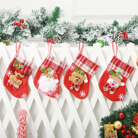 Cartoon Christmas Stocking Candy Gift Bag 3D Plush Santa Snowman Reindeer Bear Hanging Decoration For Kids Xmas Party Red Plaid Sock
