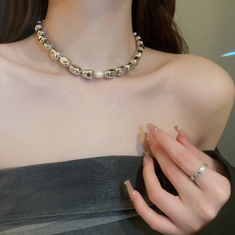 Irreguläre Silberne Kupferperlen Halskette Mit Süßwasserperle Barock Flüssiger Stil Elegante Schlüsselbeinkette Damen
