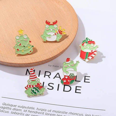 Broches De Grenouille De Noël En Émail Alliage Épingles Animaux Dessin Animé Festif Badge Accessoires Cadeau Décoration