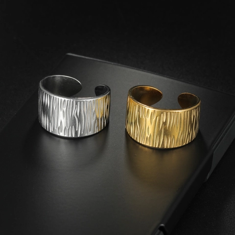 Anello Aperto Geometrico Largo in Acciaio Inossidabile per Donna Placcato Oro 18K Regolabile Minimalista Trama Corteccia Gioielli
