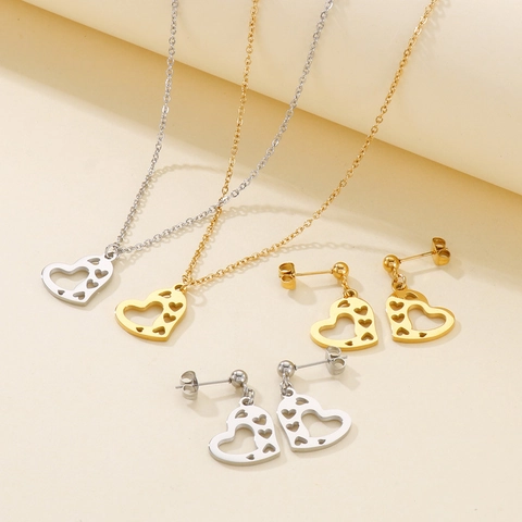 Conjunto De Collar Y Pendientes De Corazón Hueco Joyería De Acero Inoxidable Chapado En Oro Regalo De Moda Para Mujeres