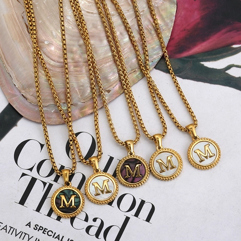 Collier Pendentif Lettre Initiale en Coquille Ronde en Acier Inoxydable 304 Plaqué Or 18K pour Femme Bijoux en Nacre Vintage