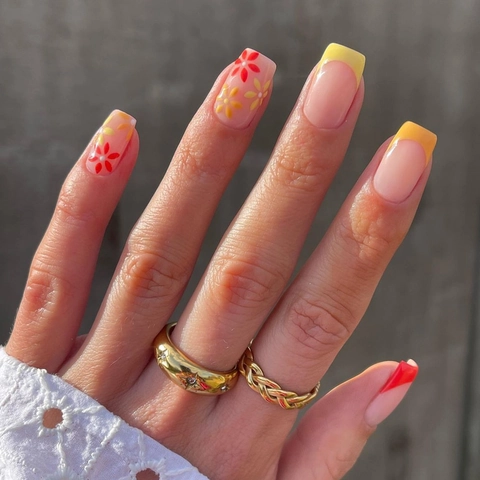 Square Press On Nails Short Fake Nails Flower Design French Tip Glue On Nails For Women Daily Artificial Manicure Kit