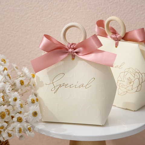 Wedding Candy Gift Box Paper Hexagon With Wooden Ring Handle Ribbon Bow Gold Stamping Favor Packaging For Party Guests