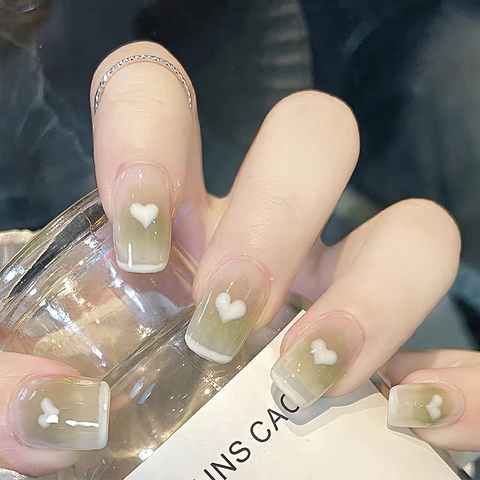 Faux Ongles À Presser Français Dégradé Vert Avec Décor De Cœur 3D Courts Ongles Artificiels Pour Femmes