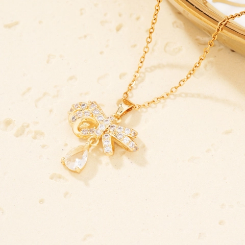 Mode Vergoldete Schleife Zirkonia Anhänger Halskette Für Damen Elegante Fliege Wassertropfen Anhänger Schlüsselbein Kette Schmuck Geschenk