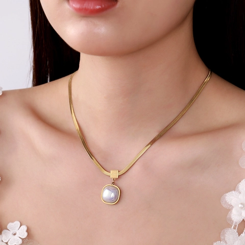 Minimalist Stainless Steel 18K Gold Plated Square Artificial Pearl Pendant Necklace For Women Elegant Snake Chain Love Engraved Jewelry