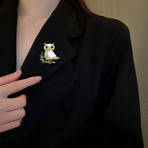 Broche Hibou en Émail Alliage Plaqué Or Oiseau Blanc Incrusté de Strass Animal Épinglette de Revers Bijoux Cadeau