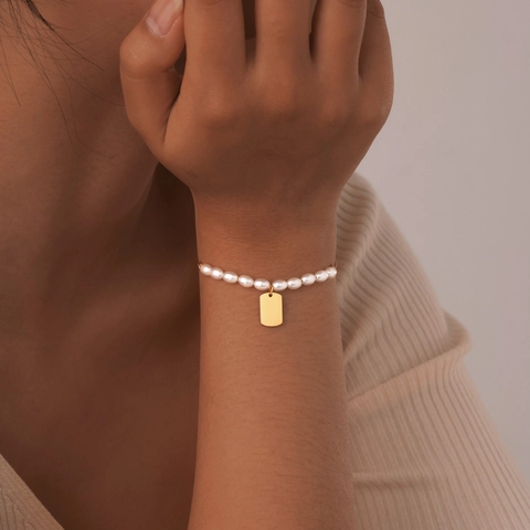 Bracelet Smiley en Acier Inoxydable avec Perle Artificielle pour Femme Rétro Ins Style Pendentif Visage Souriant Plaqué Or