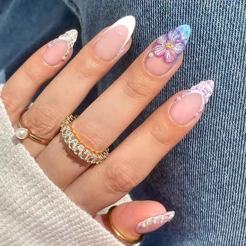 Press On Nails 3D Relief Flower Artificial Pearl Decoration Almond Shape French Tip Elegant Artificial False Nails For Women