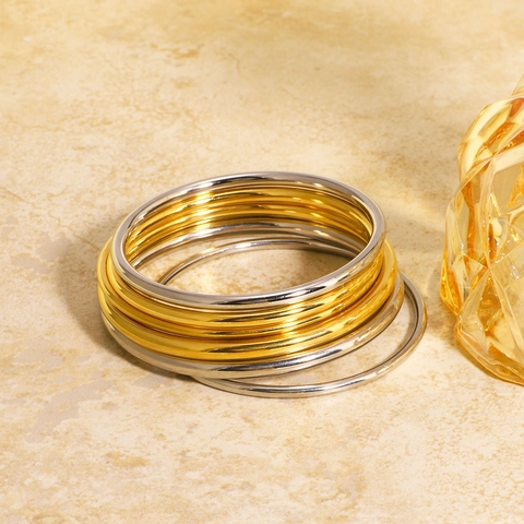 Bracciale Rigido Tondo Minimalista Acciaio Inossidabile Placcato Oro 18K Lucido Solido Ipoallergenico Impermeabile Donne