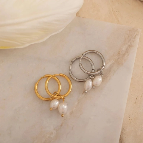 Orecchini A Cerchio In Acciaio Inossidabile Con Pendenti In Künstliche Perle Placcati Oro 18K Eleganti Stile Minimalista Da Donna